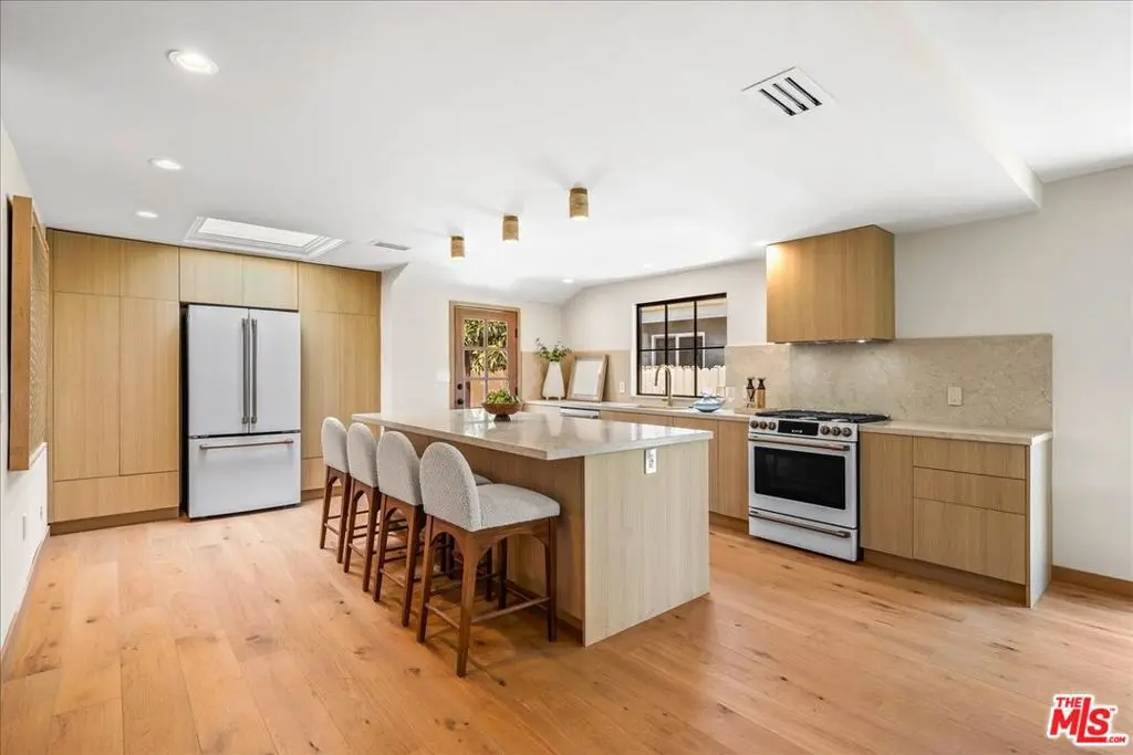 14537 Hesby Street, Sherman Oaks, CA — listing photo 1