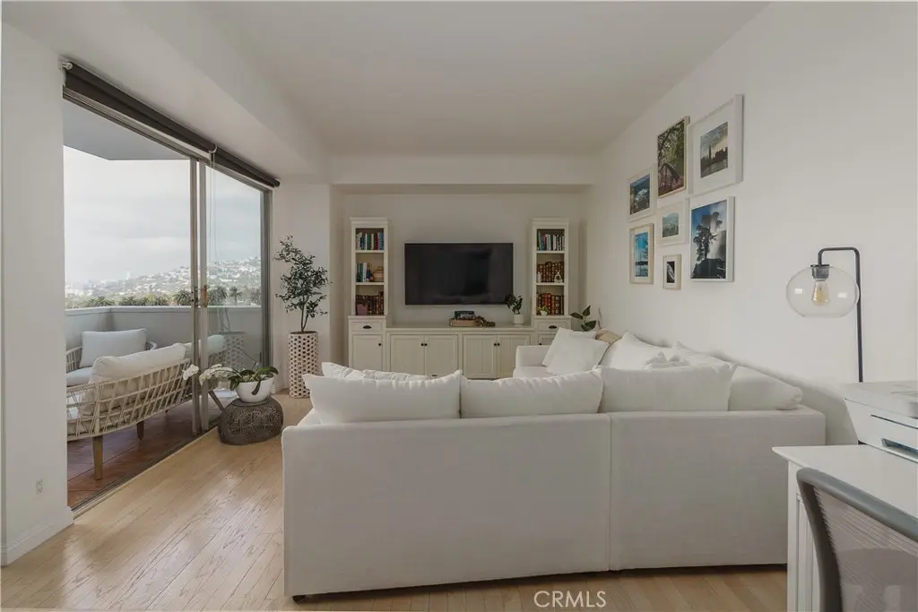 7250 Franklin Avenue 1008, Los Angeles, CA — listing photo 1