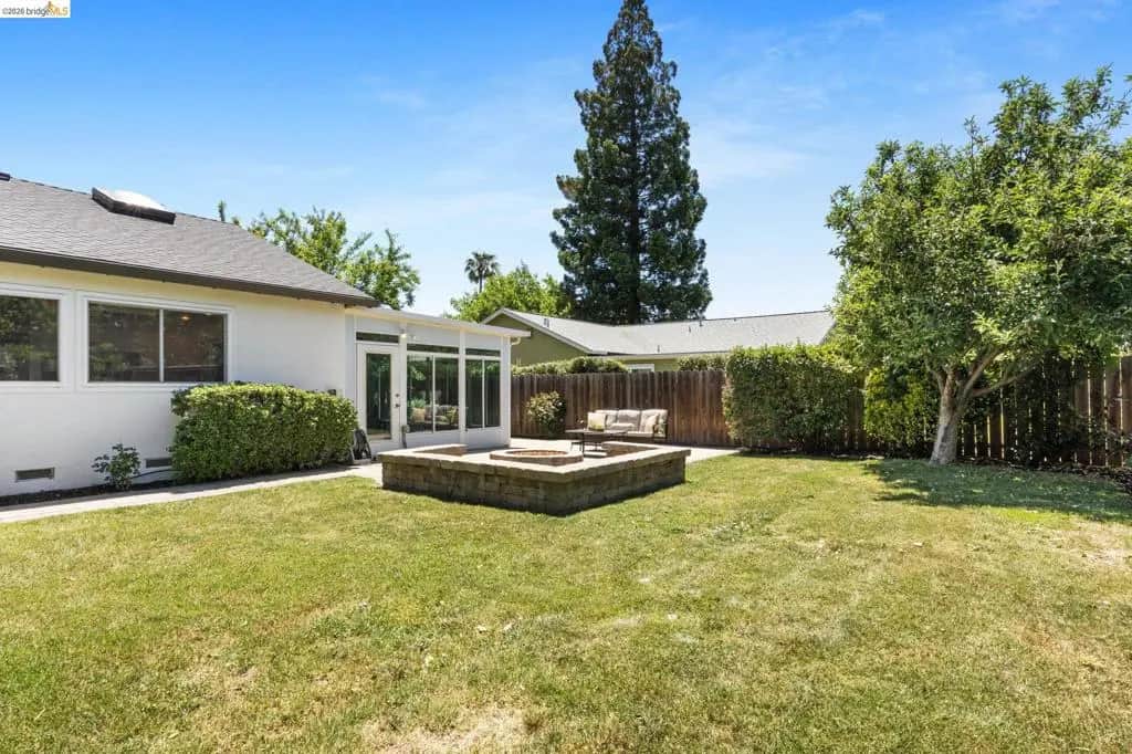 2715 Lyon Cir, Concord, CA — listing photo 1