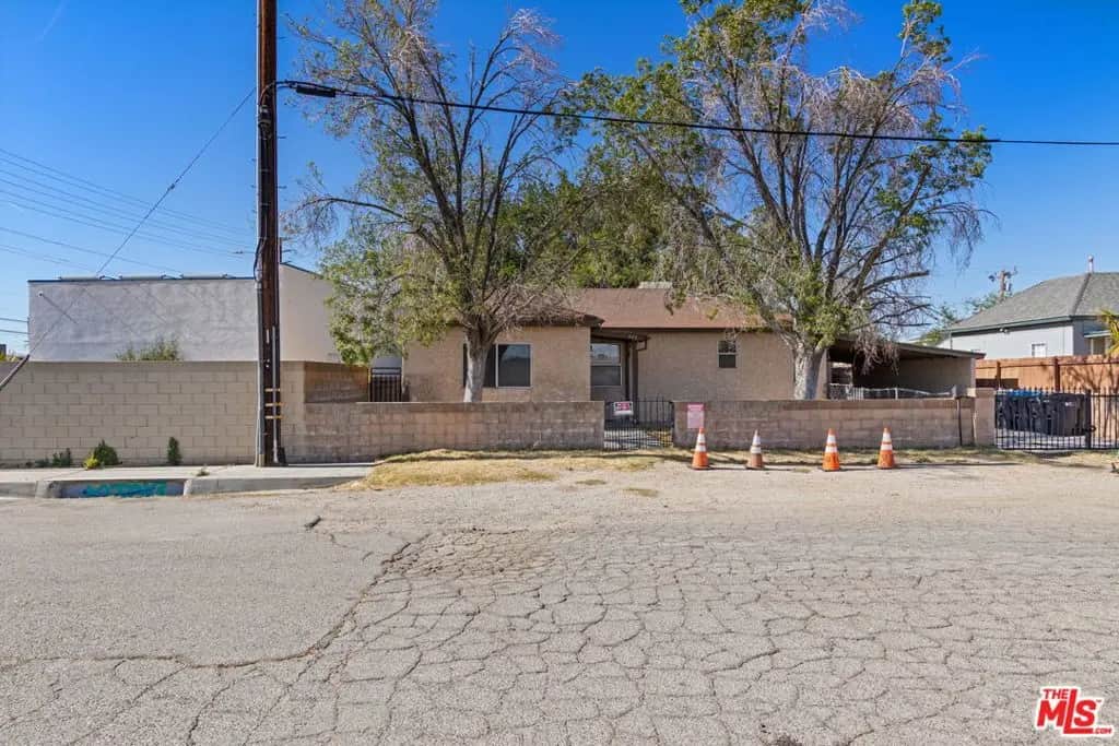 947 W Oldfield Street, Lancaster, CA — listing photo 1