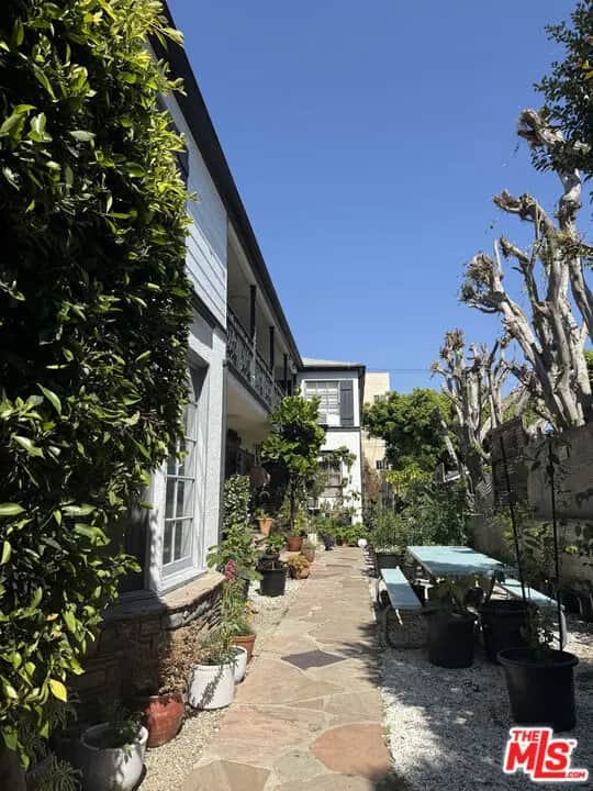 1154 N Orange Grove Ave. 1/2, West Hollywood, CA — listing photo 1