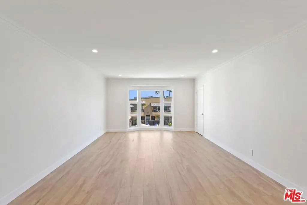 1250 N Crescent Heights 2, West Hollywood, CA — listing photo 1