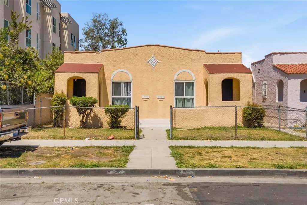 8701 Menlo, Los Angeles, CA — listing photo 1