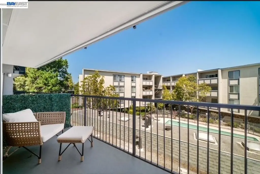 960 Shorepoint Court 214, Alameda, CA — listing photo 1
