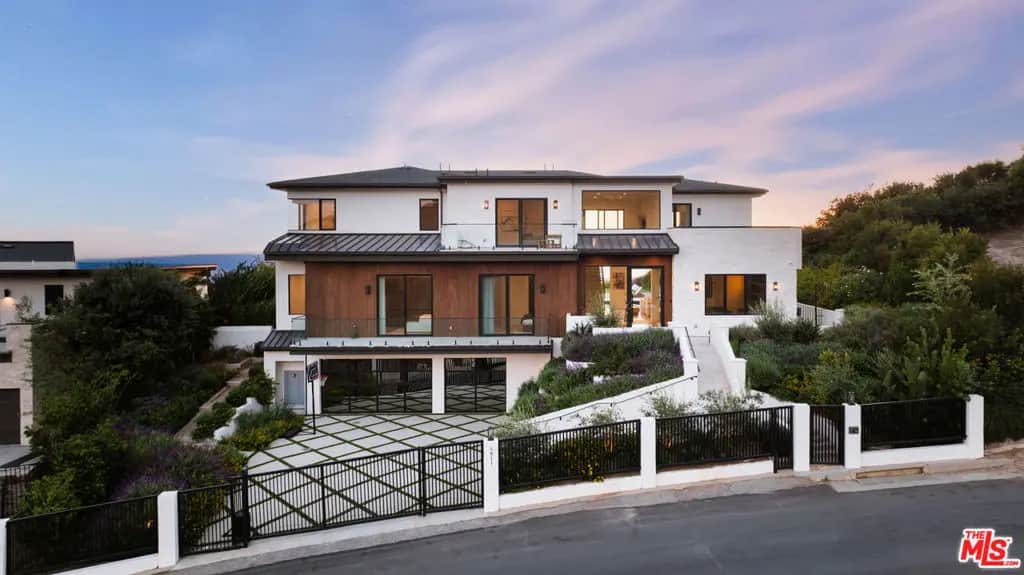 5811 Murphy Way, Malibu, CA — listing photo 1