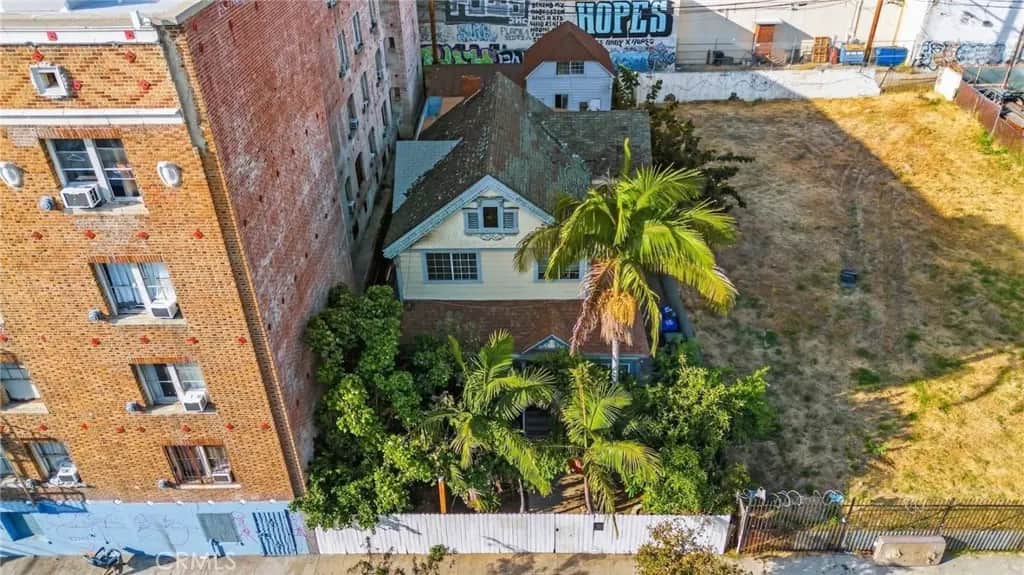 1545 Cambria, Los Angeles, CA — listing photo 1