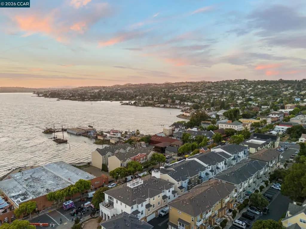 228 1St St, Benicia, CA — listing photo 1