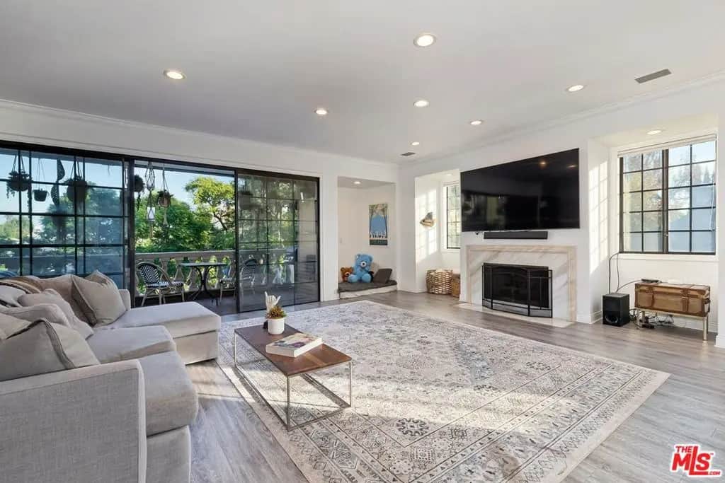 403 N Palm Drive 3, Beverly Hills, CA — listing photo 1