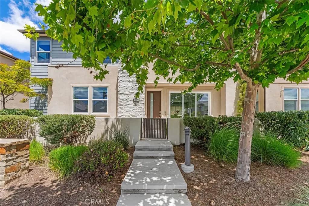 352 Chorus, Irvine, CA — listing photo 1