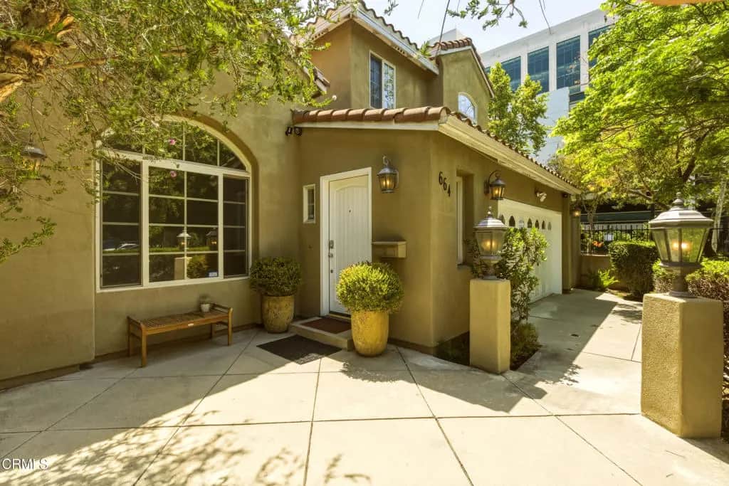 664 S Mansfield Avenue, Los Angeles, CA — listing photo 1