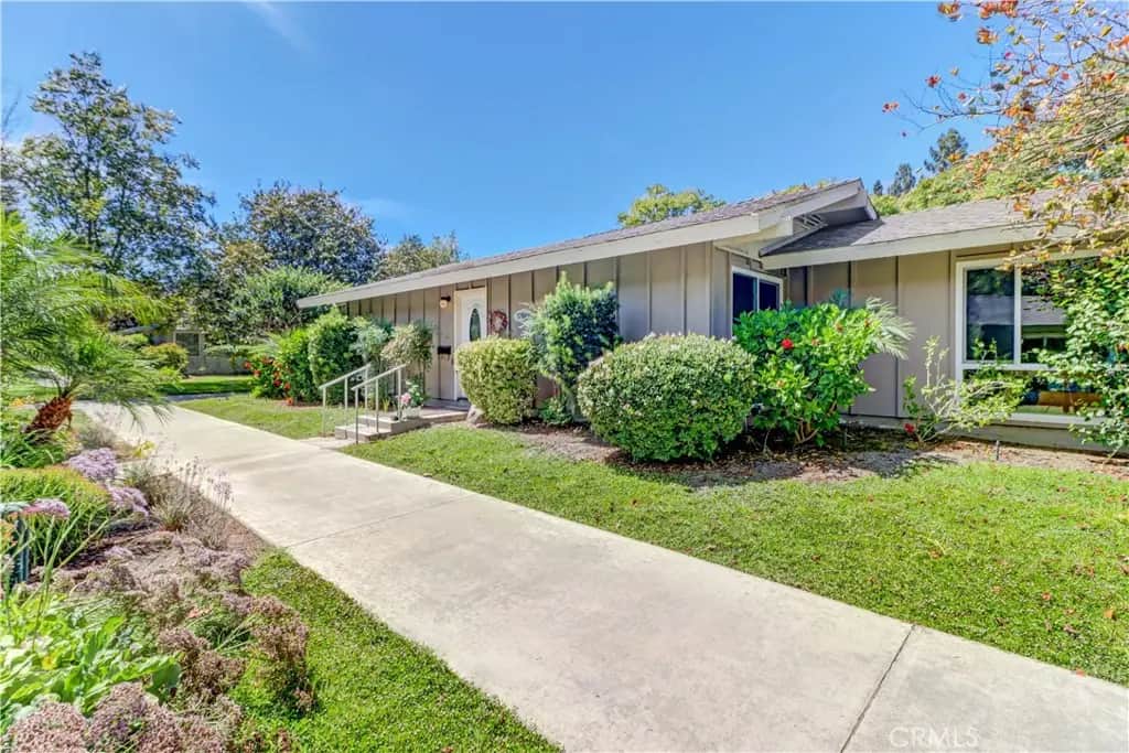 176 Avenida Majorca A, Laguna Woods, CA — listing photo 1
