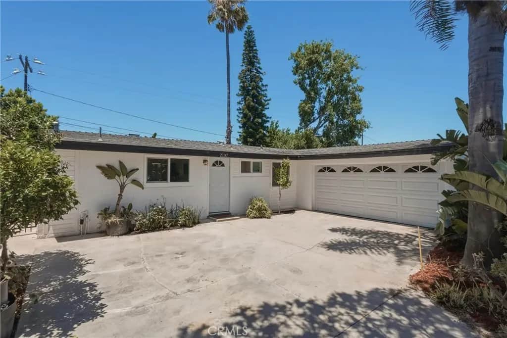 2107 Pomona, Costa Mesa, CA — listing photo 1