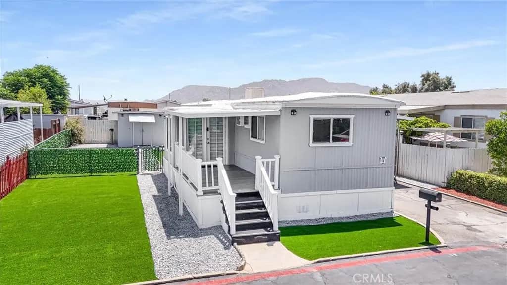 26871 Alessandro Boulevard 18, Moreno Valley, CA — listing photo 1
