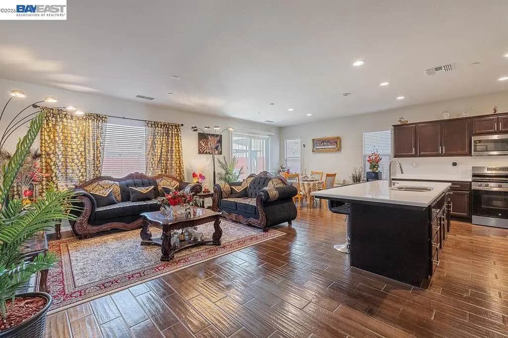 910 Fargo St, Stockton, CA — listing photo 1