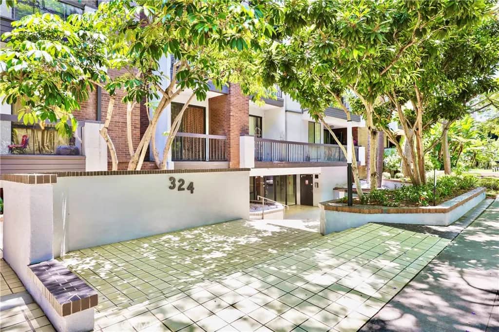 324 N Palm Drive 407, Beverly Hills, CA — listing photo 1