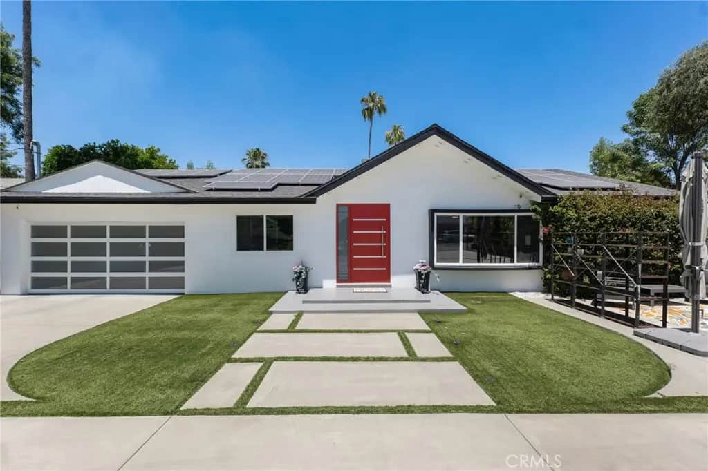 23051 Burbank Boulevard, Woodland Hills, CA — listing photo 1