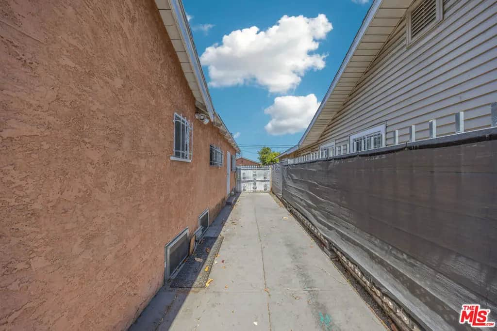 2623 Obama Boulevard, Los Angeles, CA — listing photo 1