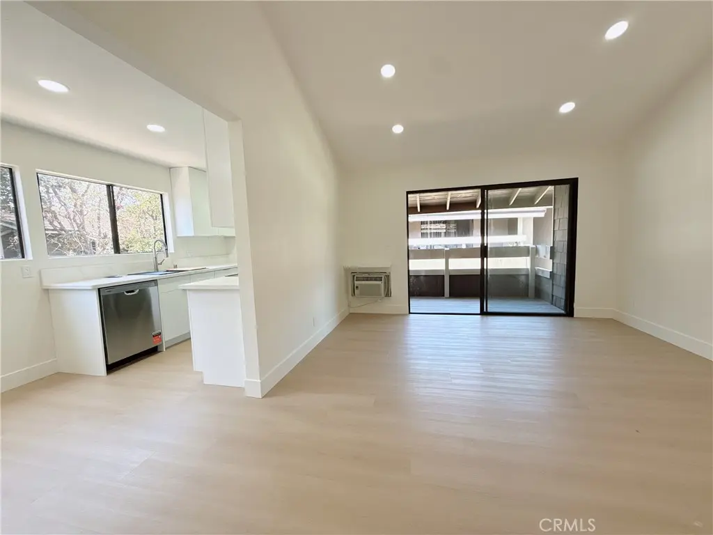 256 Streamwood, Irvine, CA — listing photo 1