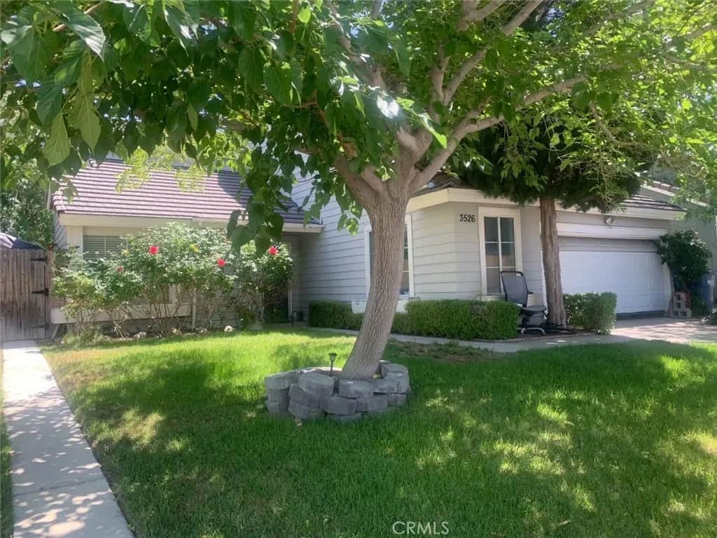 3526 W Avenue J3, Lancaster, CA — listing photo 1