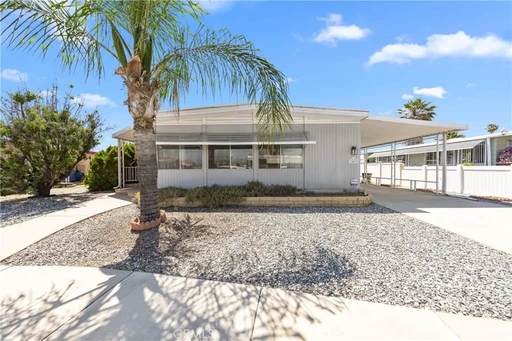 1069 Redondo, Hemet, CA — listing photo 1