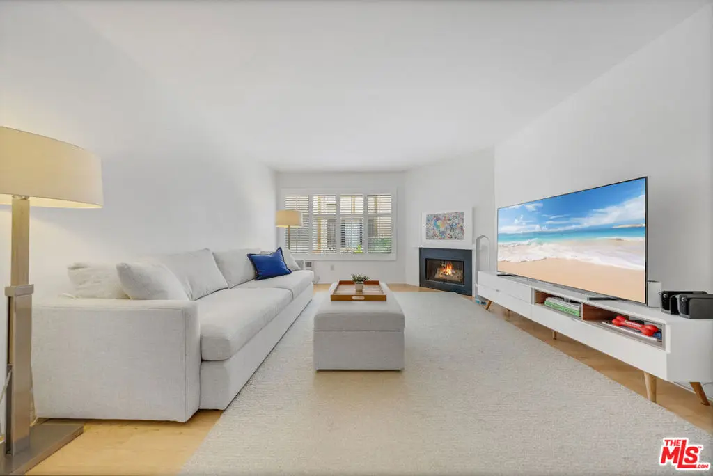 2141 S Bentley Avenue 107, Los Angeles, CA — listing photo 1