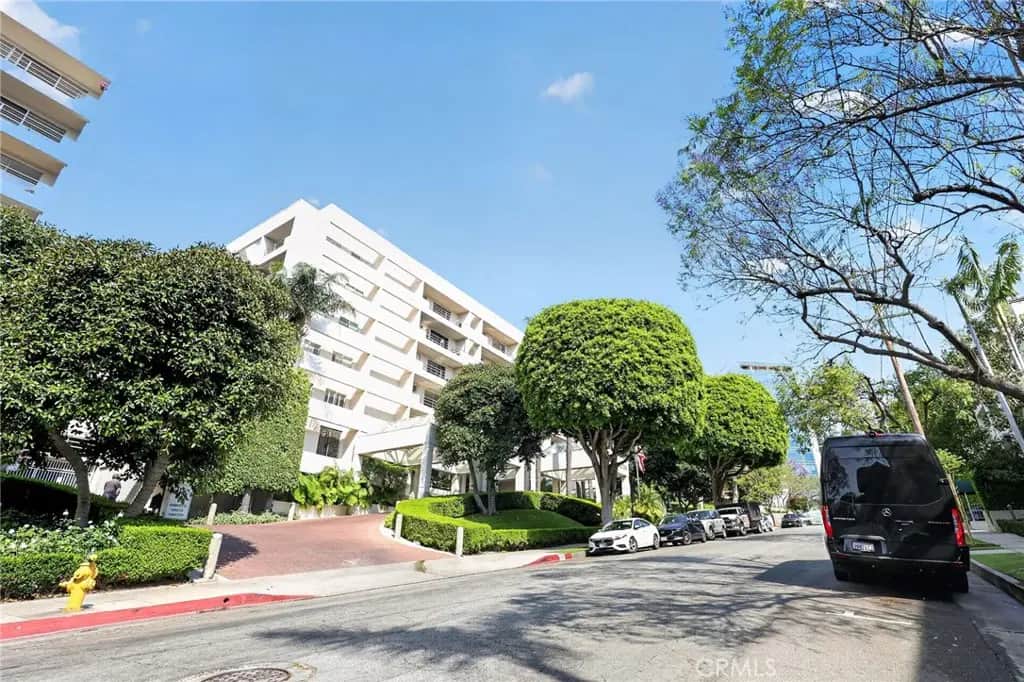 1131 Alta Loma 308, West Hollywood, CA — listing photo 1