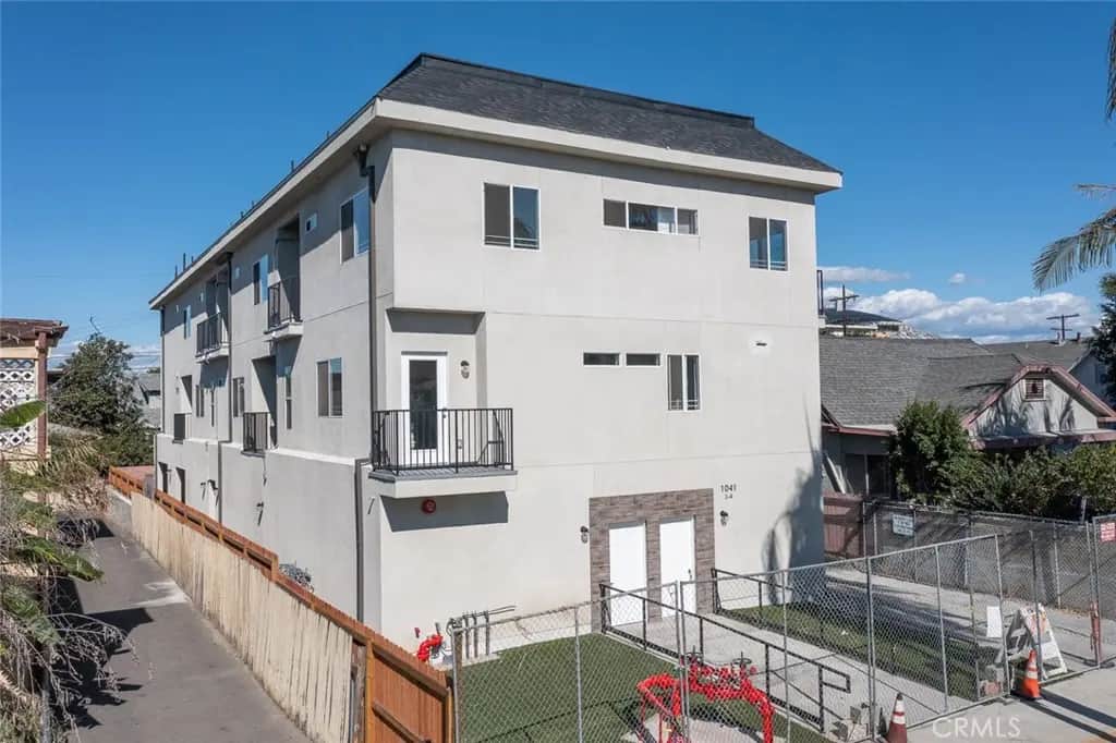 1041 W Leighton Avenue 4, Los Angeles, CA — listing photo 1