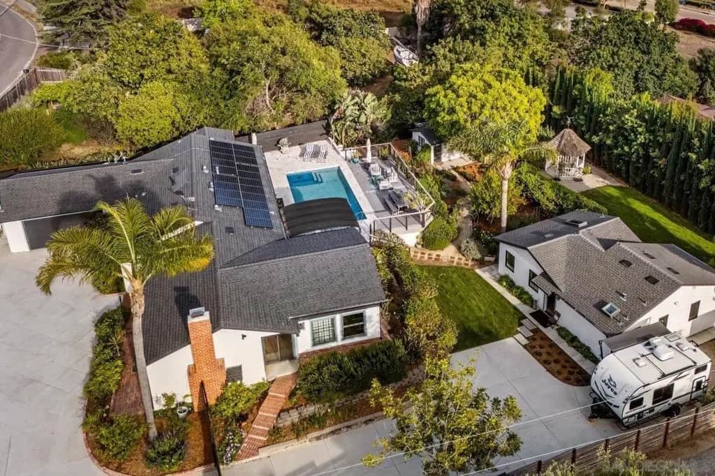 2335 Ivy Rd, Oceanside, CA — listing photo 1