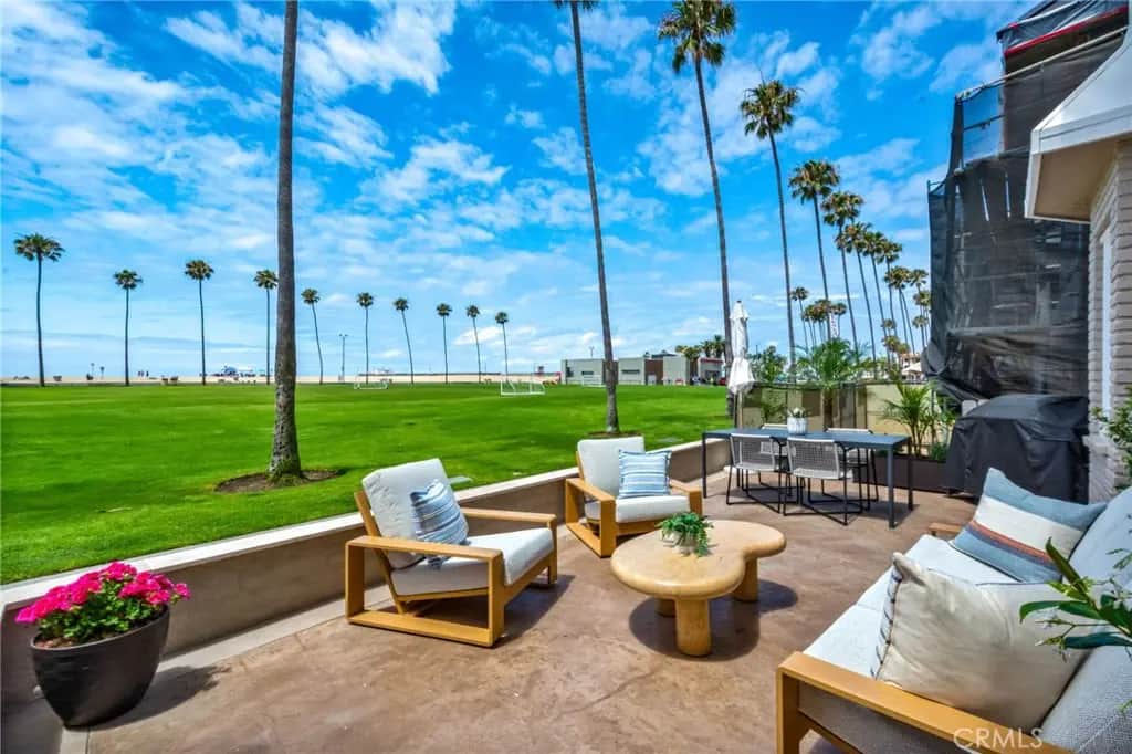 920 E Oceanfront, Newport Beach, CA — listing photo 1