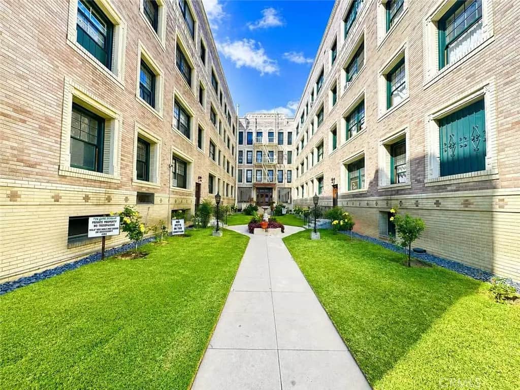 2121 James M Wood Boulevard 411, Los Angeles, CA — listing photo 1