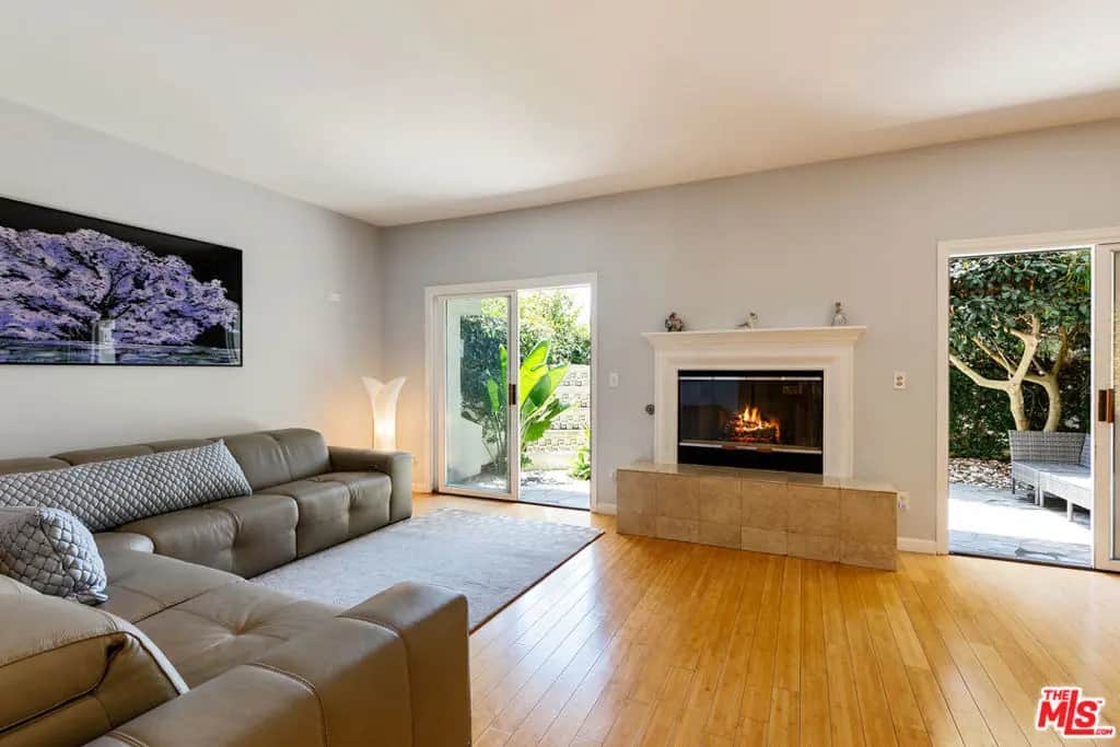 6435 Zumirez Drive 14, Malibu, CA — listing photo 1