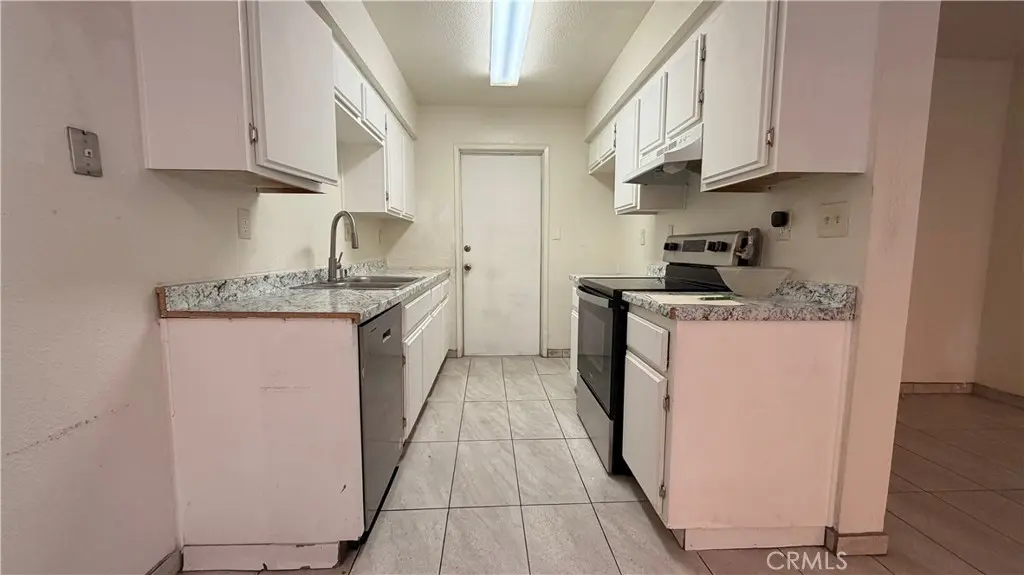 3217 Fortier B, Bakersfield, CA — listing photo 1
