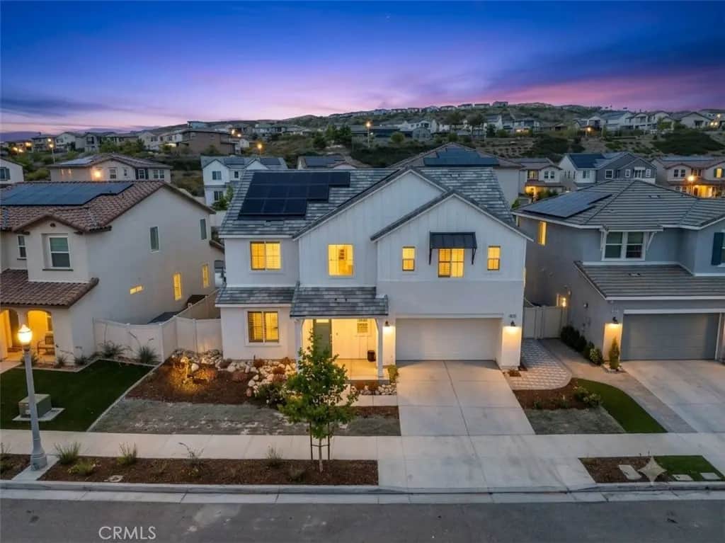 18135 Tableau Way, Saugus, CA — listing photo 1
