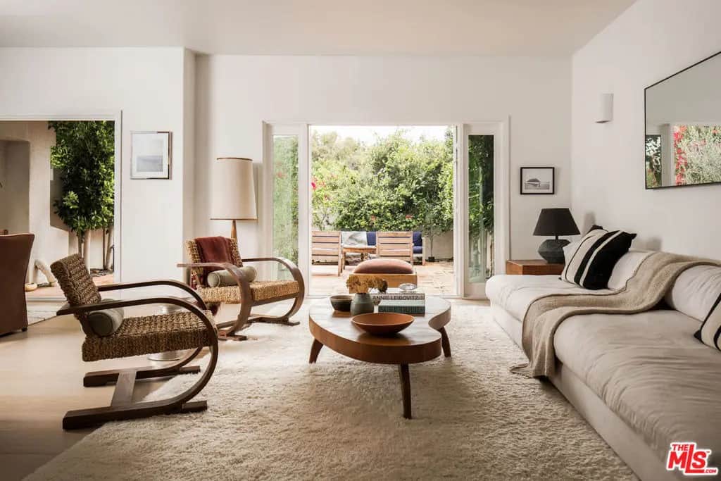 6435 Zumirez Drive 8, Malibu, CA — listing photo 1
