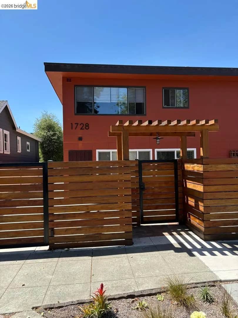 1728 7th ST C, Berkeley, CA — listing photo 1