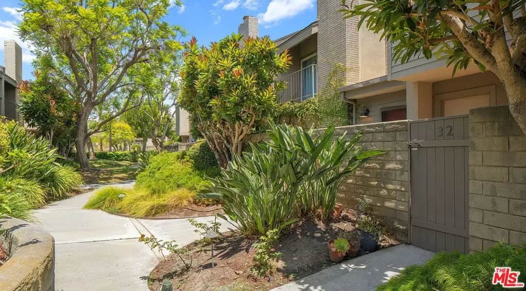32 Village Pkwy, Santa Monica, CA — listing photo 1