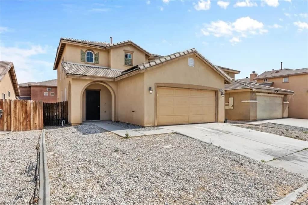 13736 Sunshine Terrace, Victorville, CA — listing photo 1