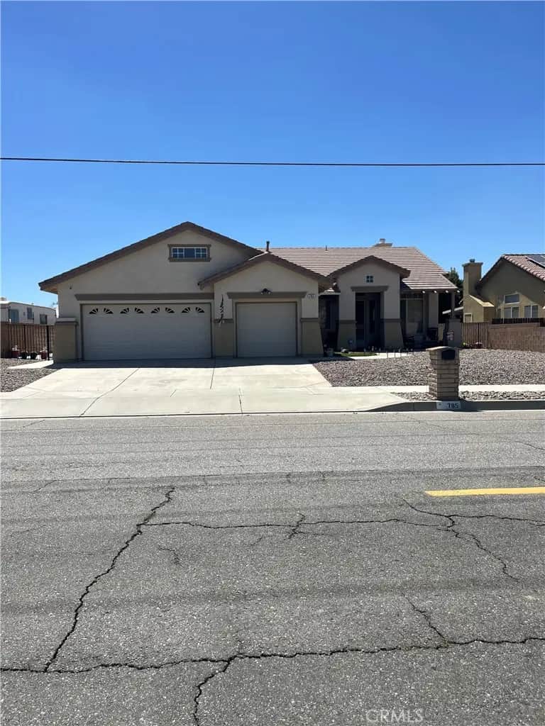 785 N Hemet, Hemet, CA — listing photo 1