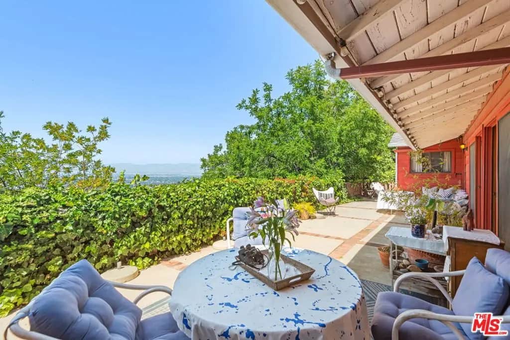 15739 Mulholland Place, Los Angeles, CA — listing photo 1