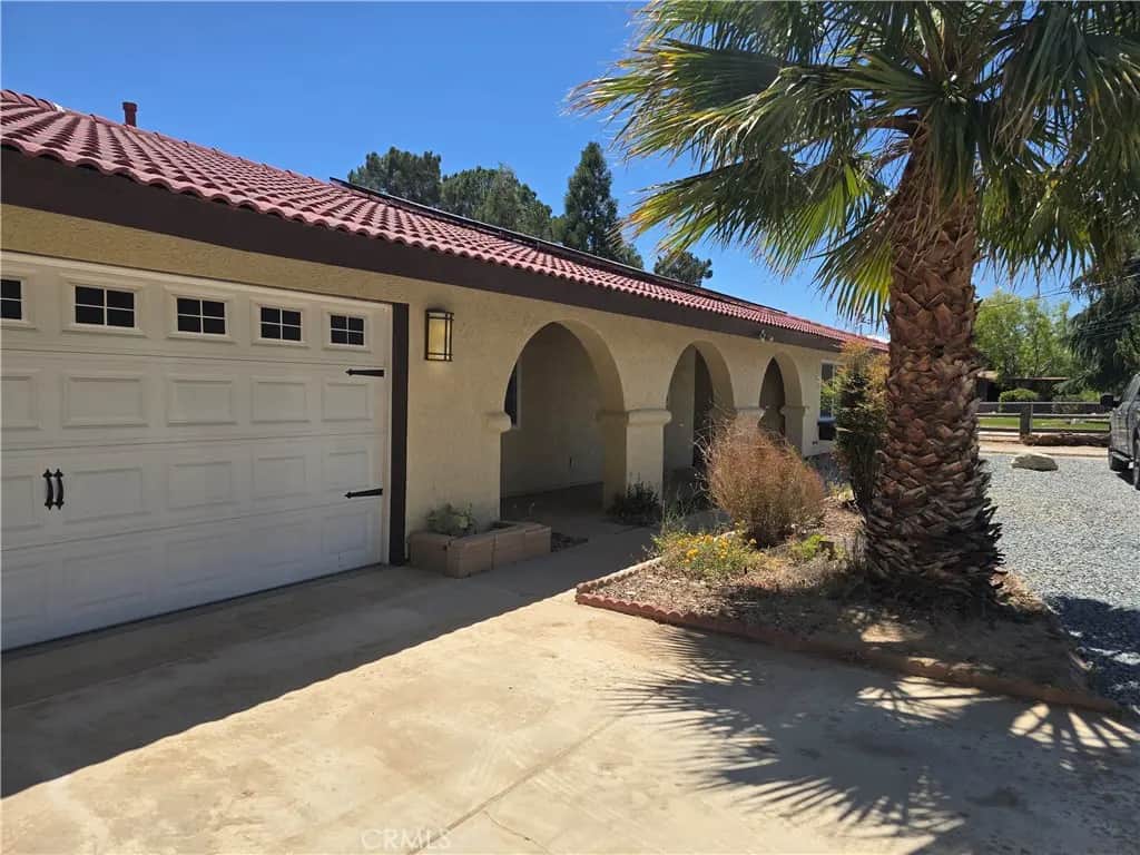 7215 Lyons 3, Hesperia, CA — listing photo 1