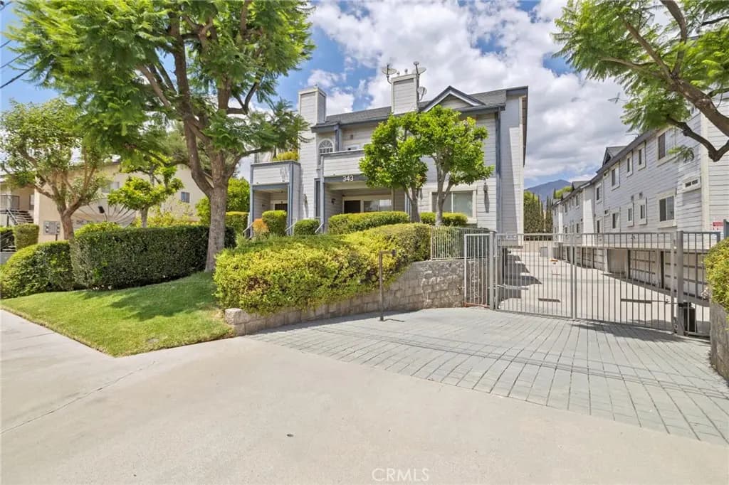 343 W Central J, Monrovia, CA — listing photo 1