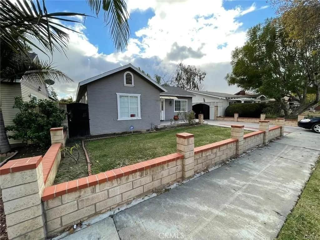 326 E Bishop, Santa Ana, CA — listing photo 1