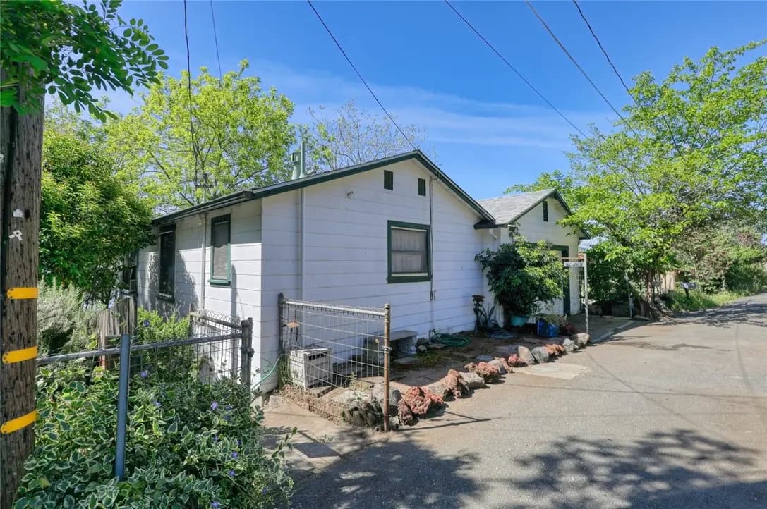 10465 E Highway 20, Clearlake Oaks, CA — listing photo 1
