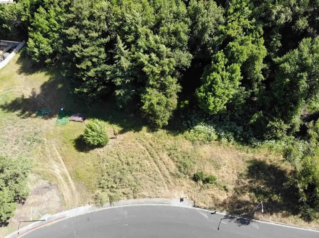 2500 Galbreth Rd, Pinole, CA — listing photo 1