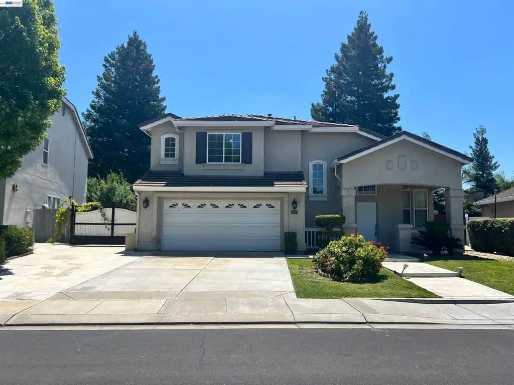 1058 Junction Dr, Manteca, CA — listing photo 1