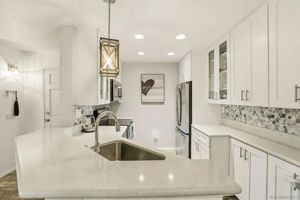 7287 Camino Degrazia 2, San Diego, CA — listing photo 1