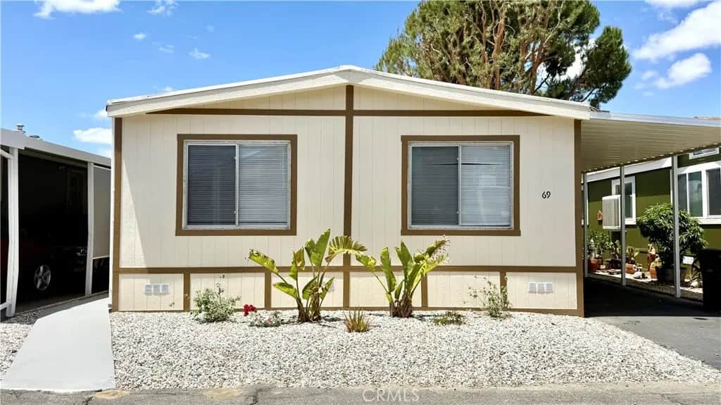 880 N Lake Street 69, Hemet, CA — listing photo 1