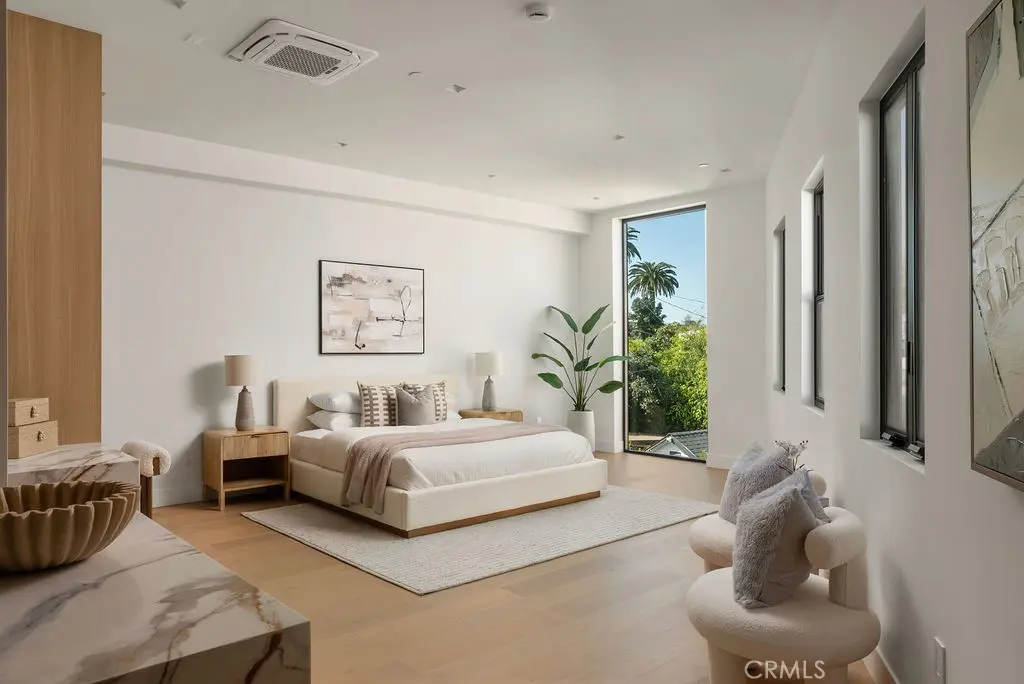 2619 S Rimpau Blvd, Los Angeles, CA — listing photo 1