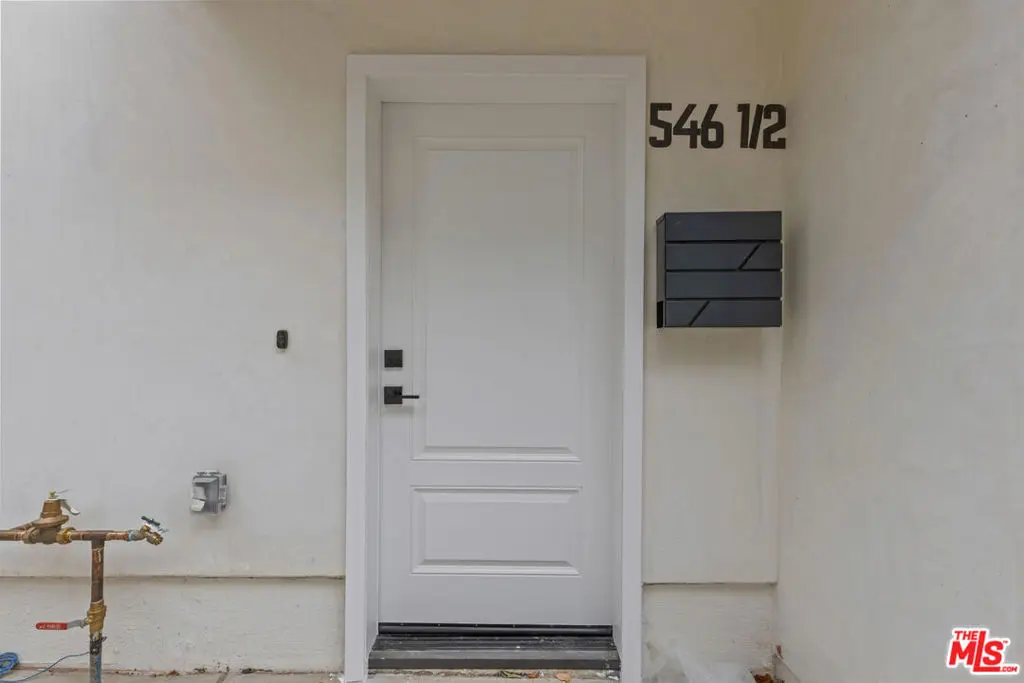 546 1/2 N Genesee Avenue, Los Angeles, CA — listing photo 1