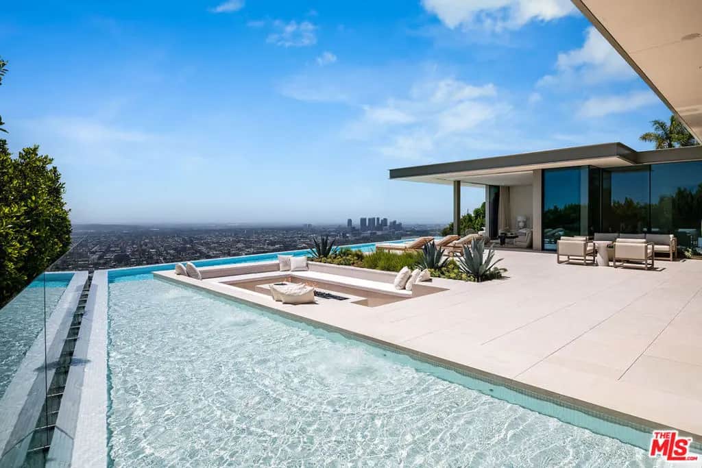 9016 Thrasher Avenue, Los Angeles, CA — listing photo 1